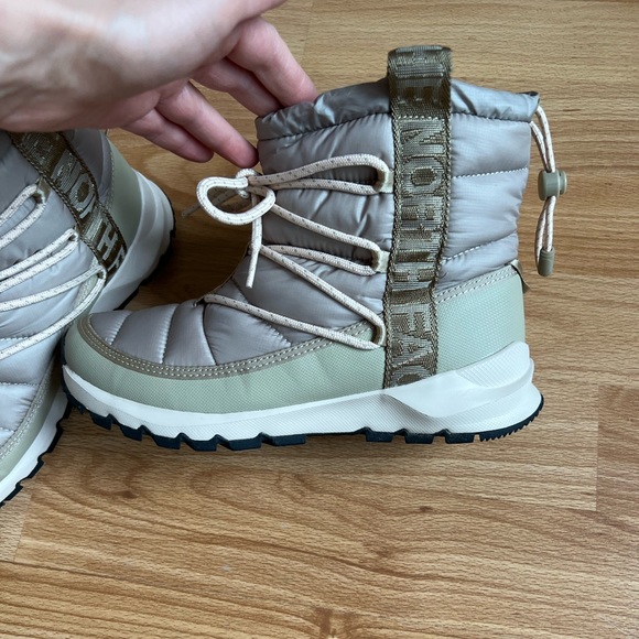The North Face Thermoball Lace Up Boots - Picture 4 of 10